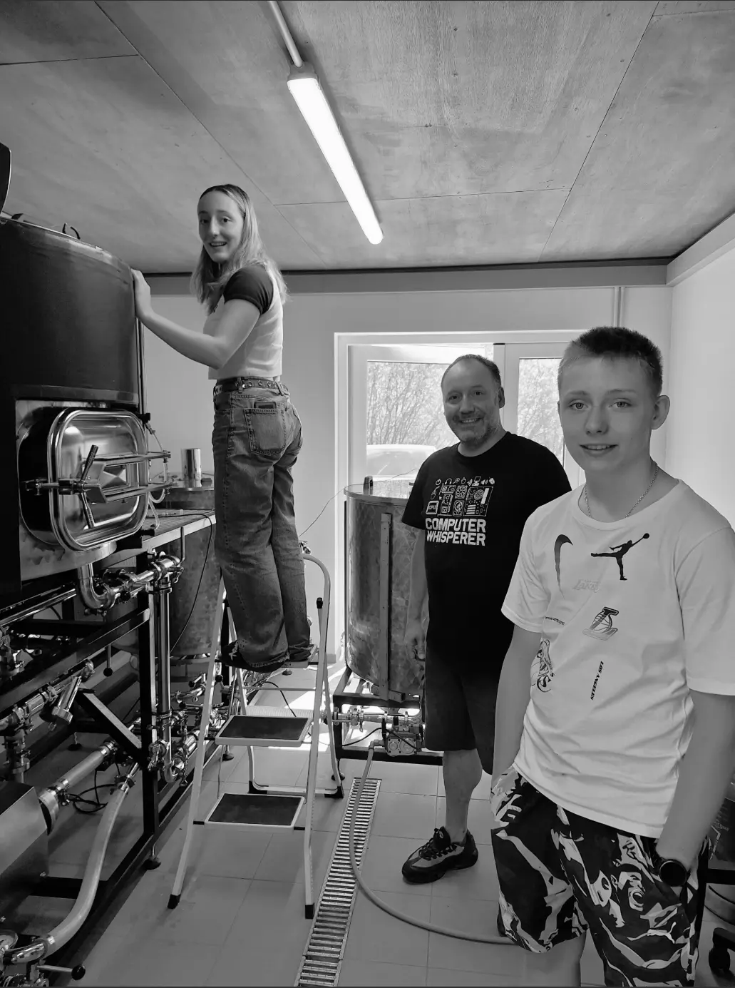 Lison, Yves en Cyrian in de Borderline Craft Beer brouwerij
